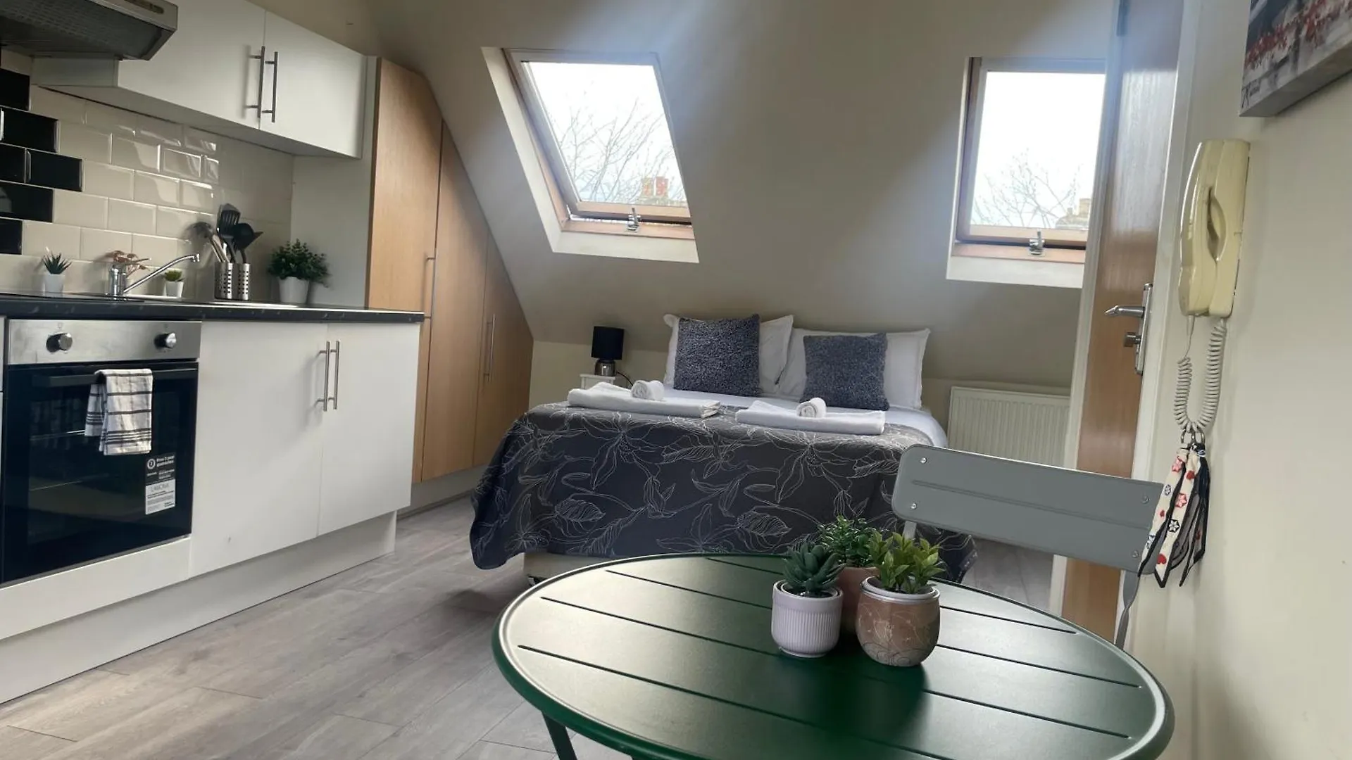 Amazing Studios - East London Walthamstow 0*,